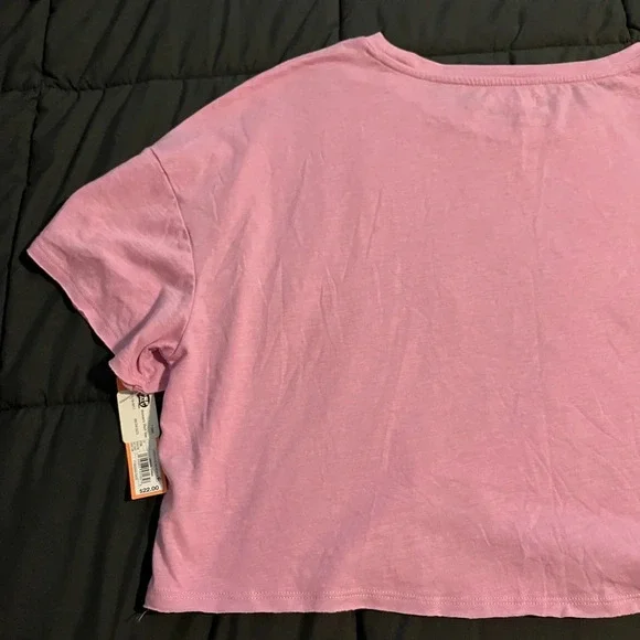 Colsie Boxy Cropped Tee - Picture 6 of 10